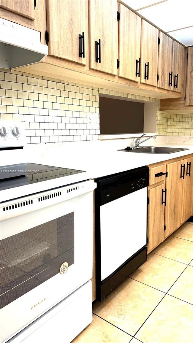 Photo - 8540 SW 133rd Avenue Rd Unit 422