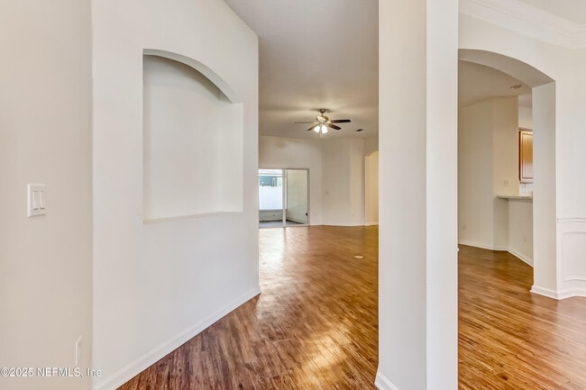 Photo - 1704 Dartmoor Ln