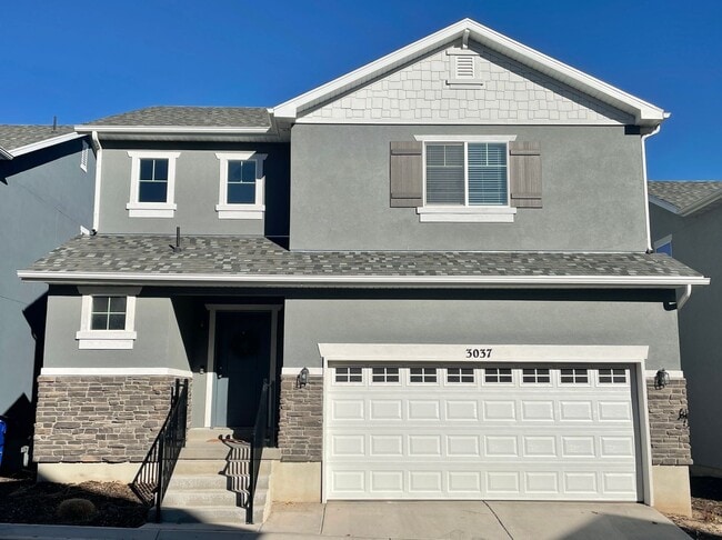Building Photo - Spacious 2 Story with Finished Basement!
