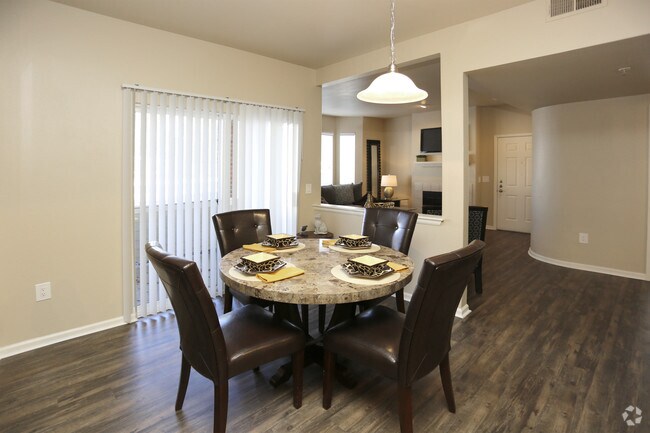 2BR, 2BA - 1150 SF