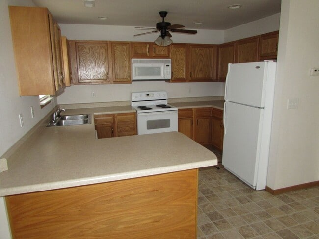 Photo - 7571-MF2-E4 Unit A