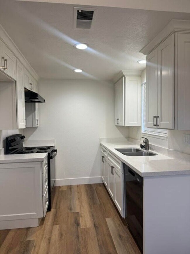 Photo - 710 Key Ave