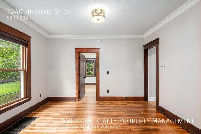 Photo - 1240 Dunham St SE