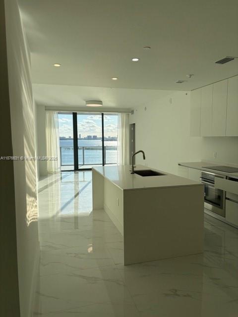 Building Photo - 700 NE 24th St Unit 1204