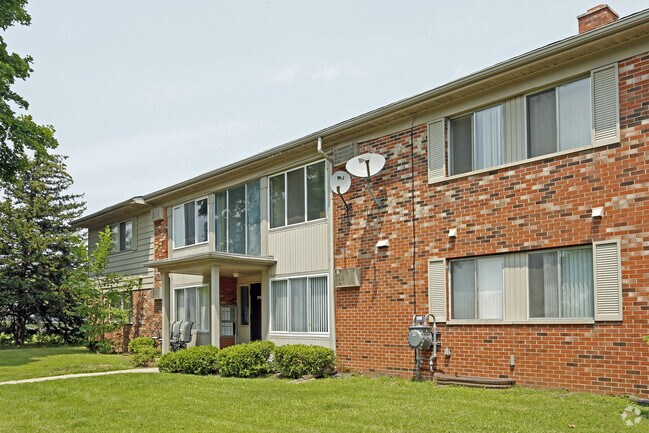 Patrick Henry Apartments - Patrick Henry Apartments