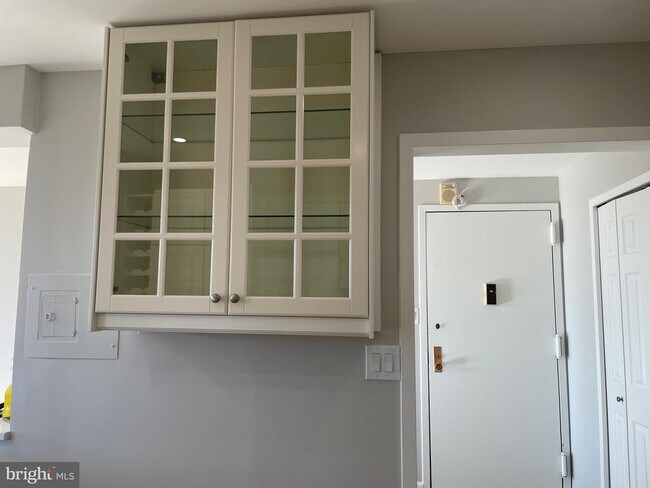 Photo - 5225 Pooks Hill Rd Unidad 828S