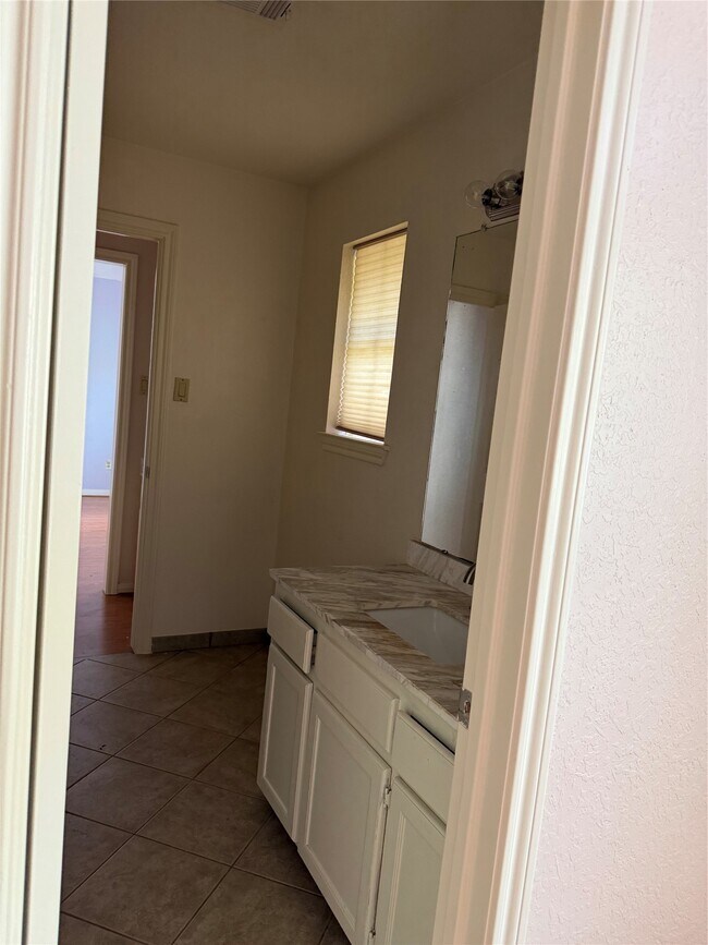 Photo - 3739 Elkins Rd