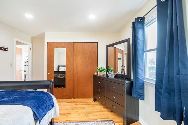 Photo - 2346 Pine St