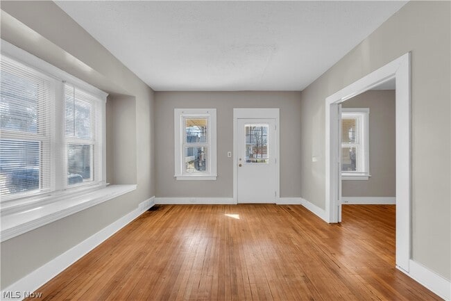 Photo - 4118 Clybourne Ave