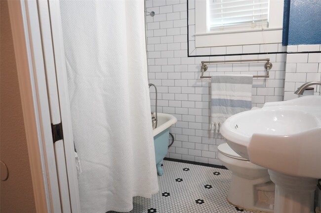 Photo - 6424 Central City Blvd