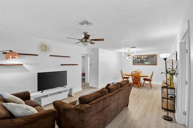 Photo - 554 NW 46th St