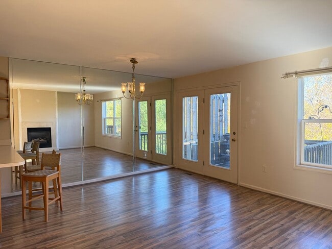 Photo - Beautiful 3 Bedroom 1.5 Bathroom Townhome ...