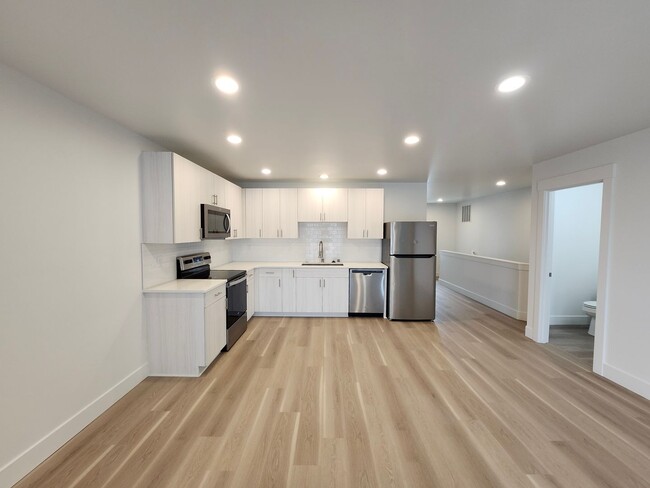 Photo - 3 bedrooms, 2.5 Baths w/Amazing Sunset Views!