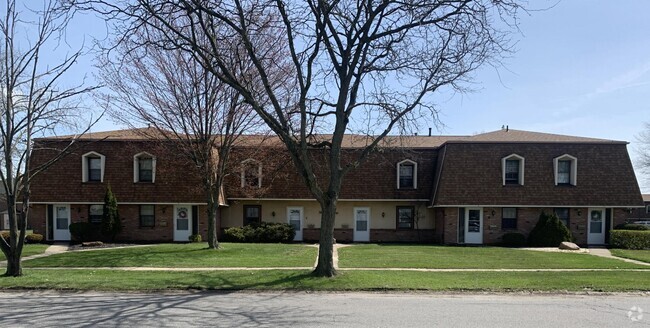 Building Photo - Parkwood Townhomes