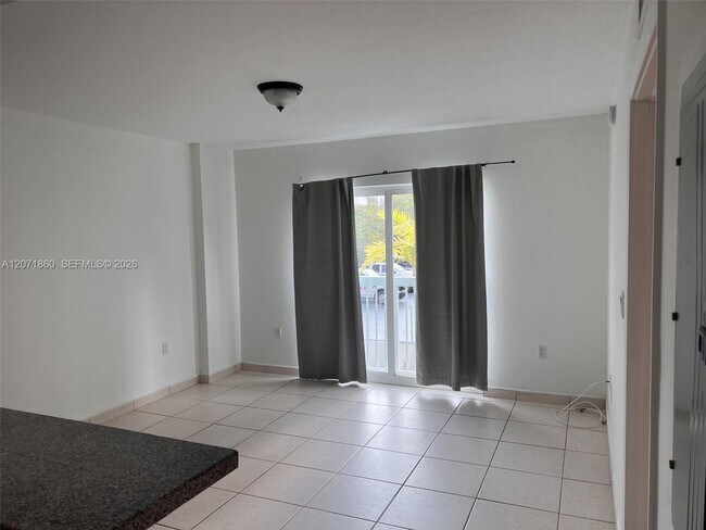 Photo - 2740 SW 28th Terrace Unit 206