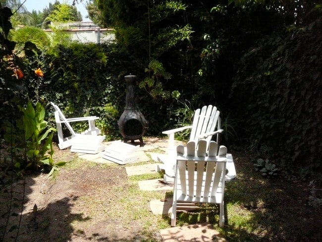 Private Yard - 836 N La Jolla Ave