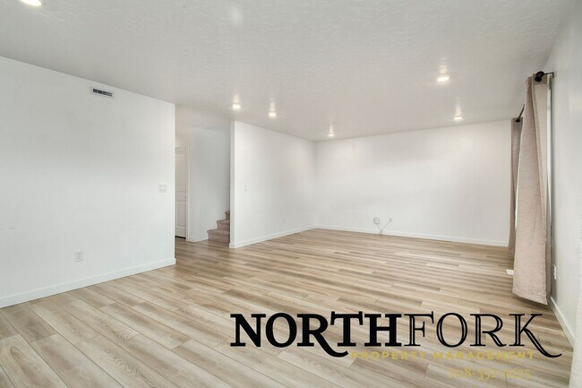 Photo - Meridian Home, Fantastic Location!