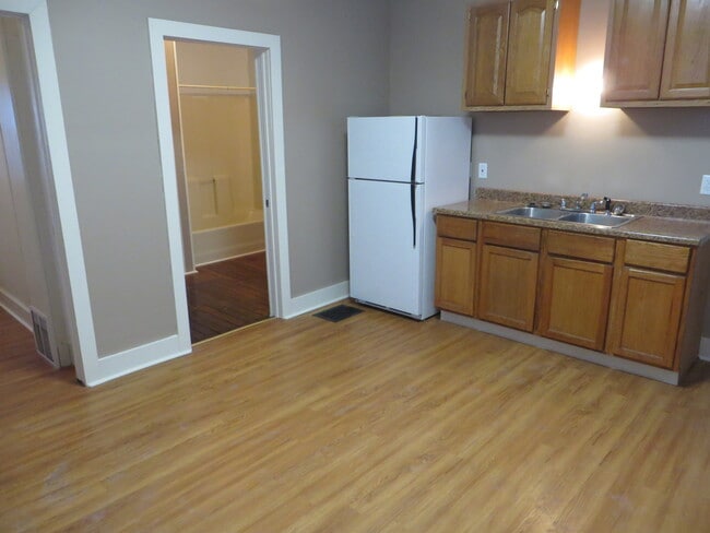 Building Photo - 1235 Swinney Ave Unit Apt #1, Swinney 1235