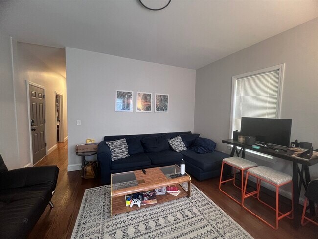 Photo - 726 E 2nd St