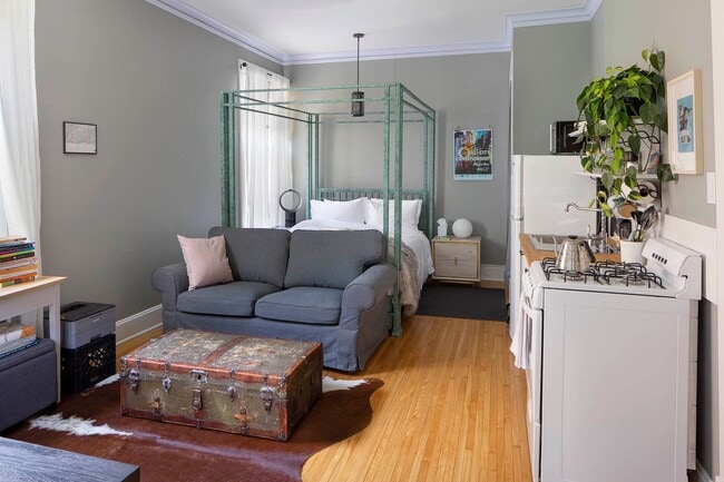 Building Photo - 2828 Humboldt Ave S Unit 1