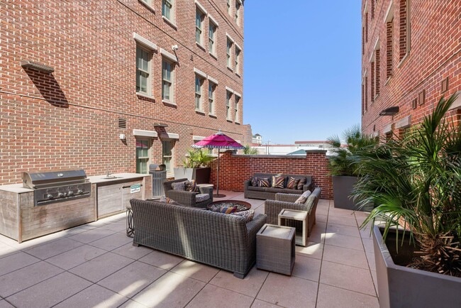 Outdoor Lounge - Hoffler Place