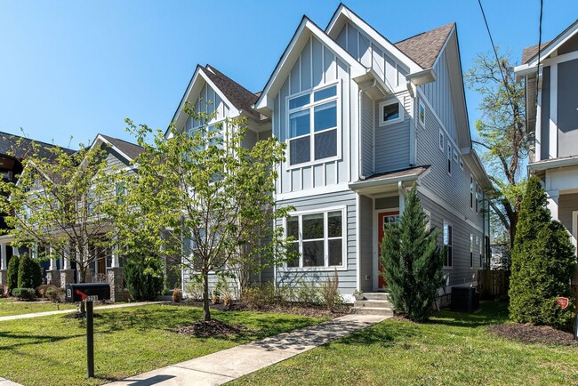 Building Photo - Stunner in the Arts District Rental