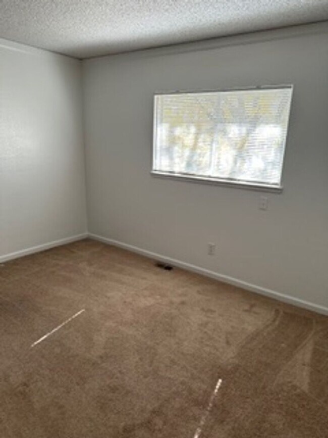 Photo - 3 Bed, 2.5 bath home in Carson City, Avail...