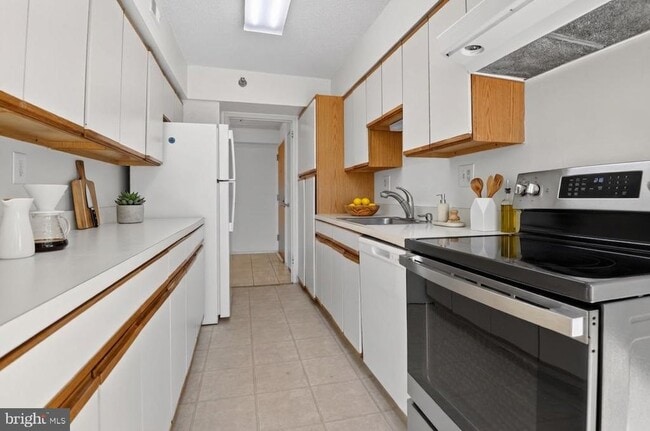 Building Photo - 1808 Old Meadow Rd