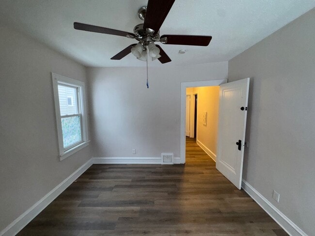 Photo - 3264 W 130th St Unidad Down