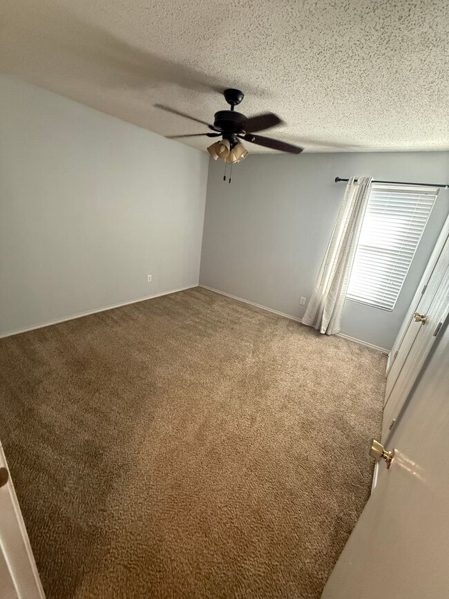 Photo - 4 bedroom nestled in a sought after neighb...