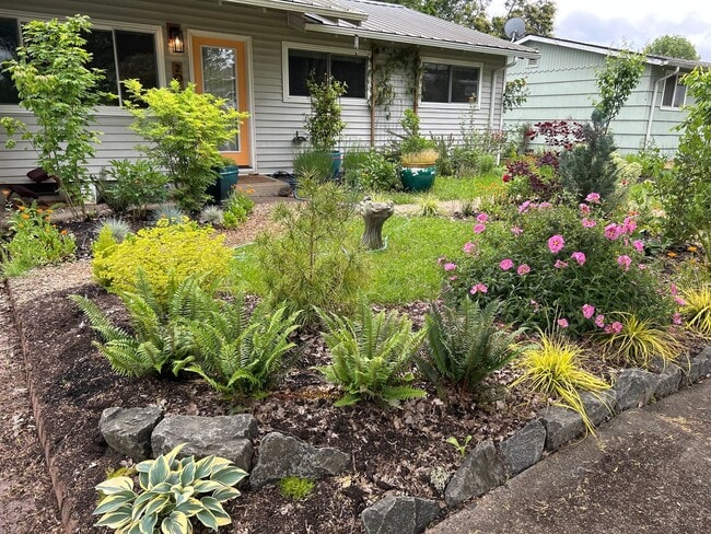 Photo - 3 Bedroom single level home w/garage AND free landscaping