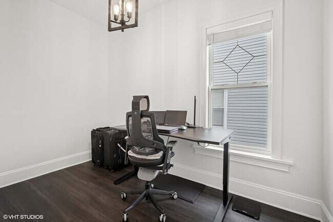 Second Bedroom - 2512 W Lyndale St Unit 1