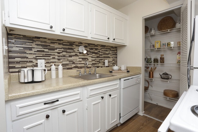 Photo - Overlook Apartments