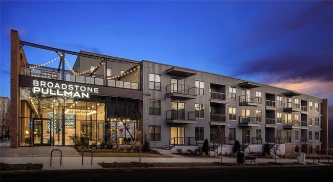 Building Photo - 105 Rogers St NE Unit A2