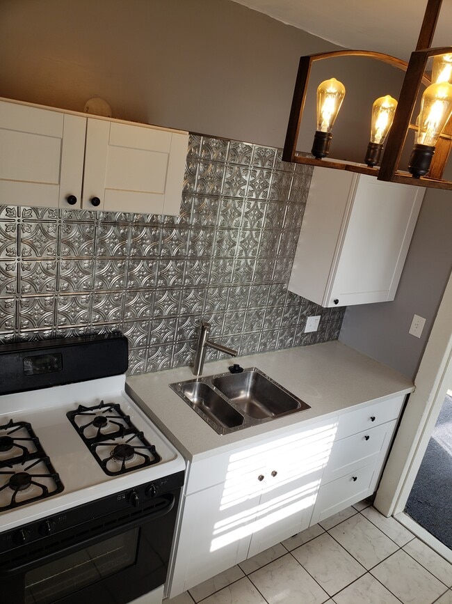 Photo - 2920 Columbus St Unit 2W