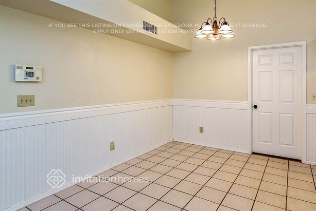 Photo - 128 W Indigo St