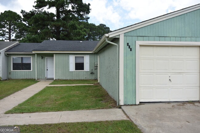 Photo - 556 Chateau Cir