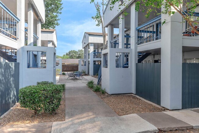3802 E NASA Pkwy Unit 48