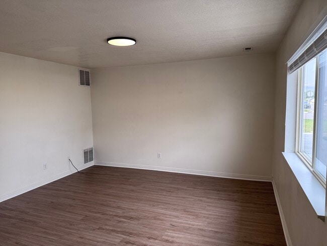 Photo - 2455 W 450 N
