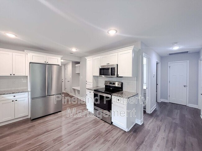 Photo - 668 McKenzie Rd