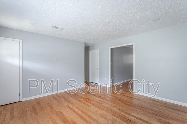 Photo - 2508 Woodfin Ave