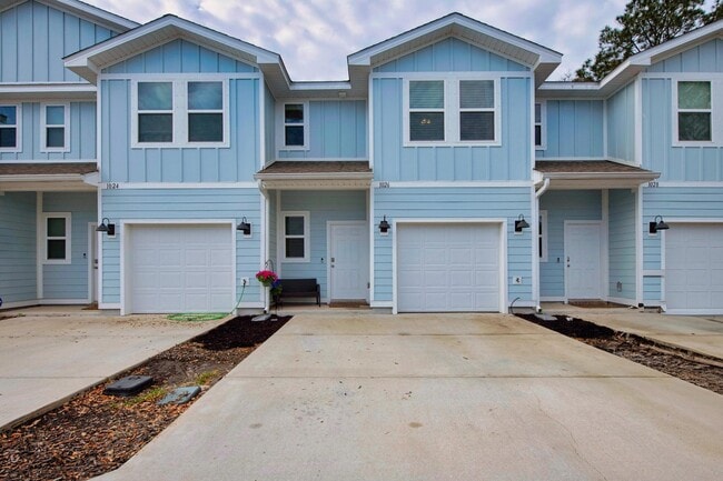 Building Photo - 1026 McLaren Cir Rental