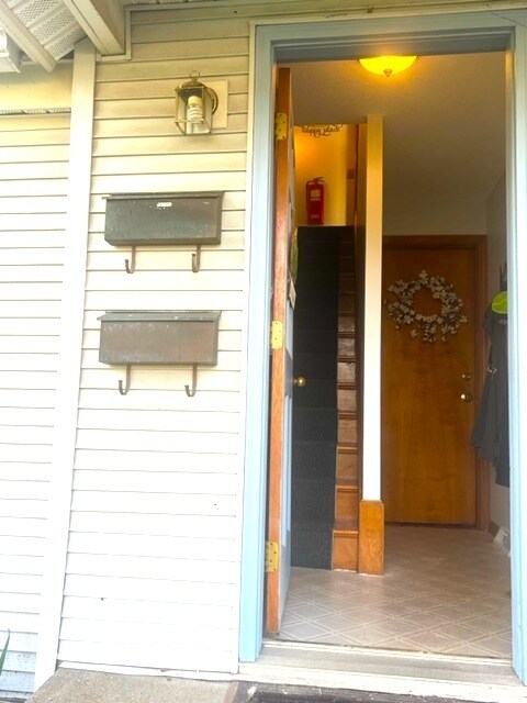 Photo - 877 Homestead Ave Unidad 2