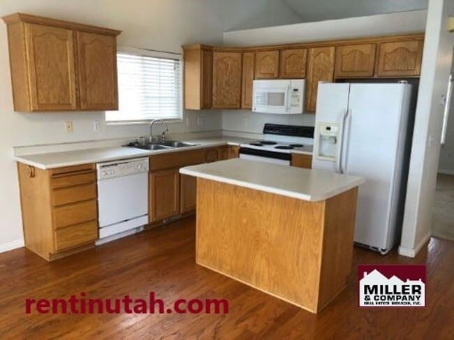 Photo - Former Model home in Layton For Rent!