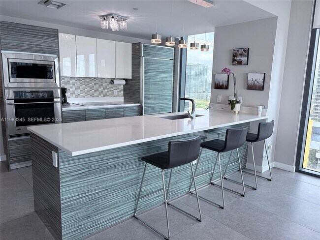 Photo - 460 NE 28th St Unidad 2001