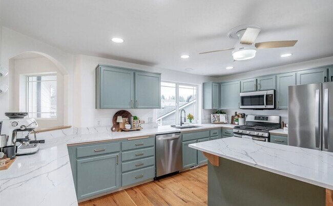 Photo - 16669 Rainier View Dr SE