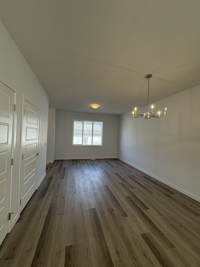 Photo - 137 Red Embers Link NE