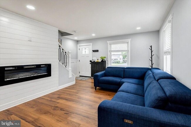 Photo - 1806 Middleborough Rd