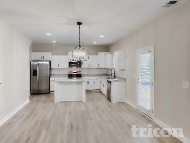 Photo - 1056 Lindyn Lee Wy