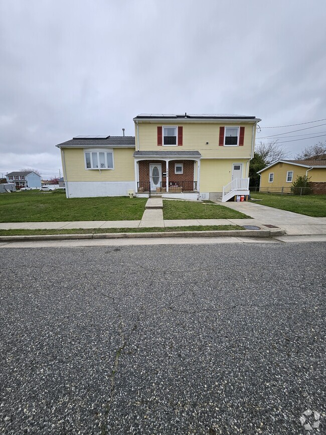 Building Photo - 1609 Columbia Ave Unit Nursing Haven Rental